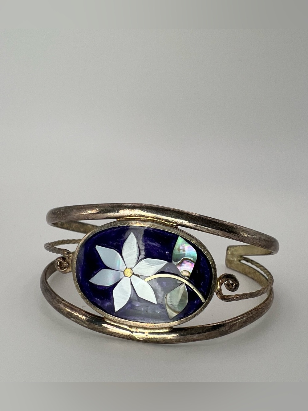 Vintage Alpaca Silver Tone Mother of Pearl Flower Hinge Bangle Cuff Bracelet